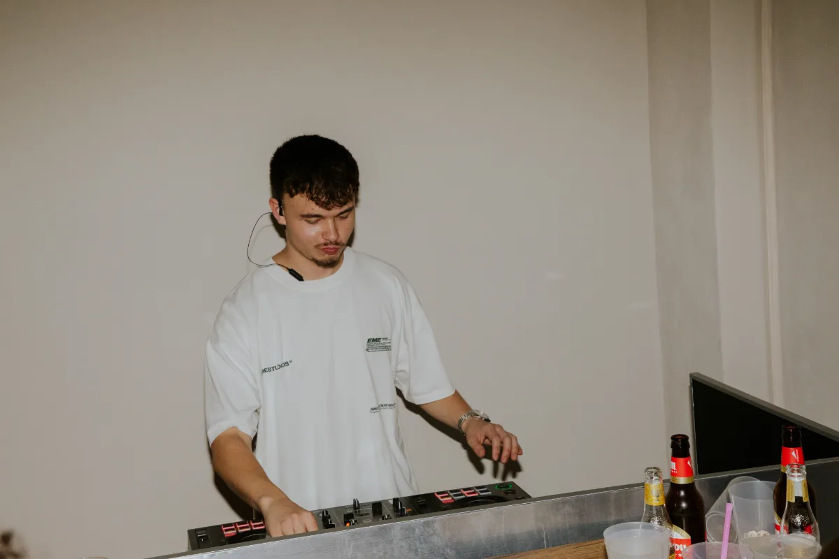 LAZONA X KAOS foto 1